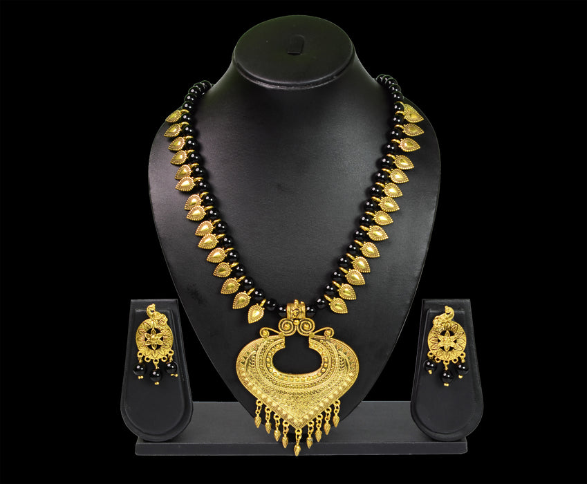 Golden Oxidized Pendant Necklace Set with Glossy Beads for Women and Girls-UFH188